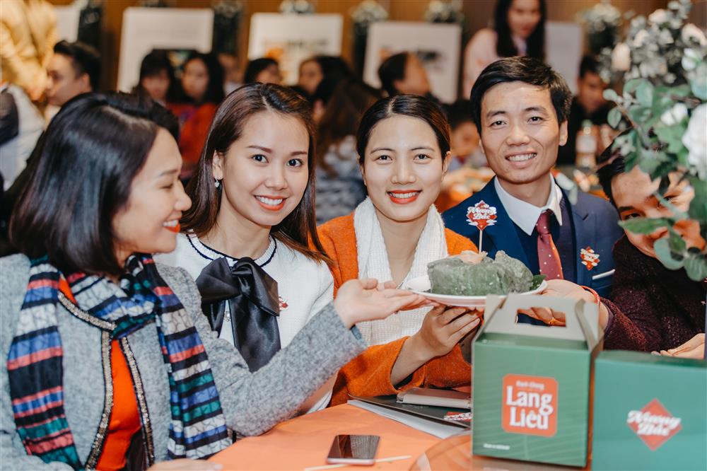 Độc đáo bánh chưng cá Hồi